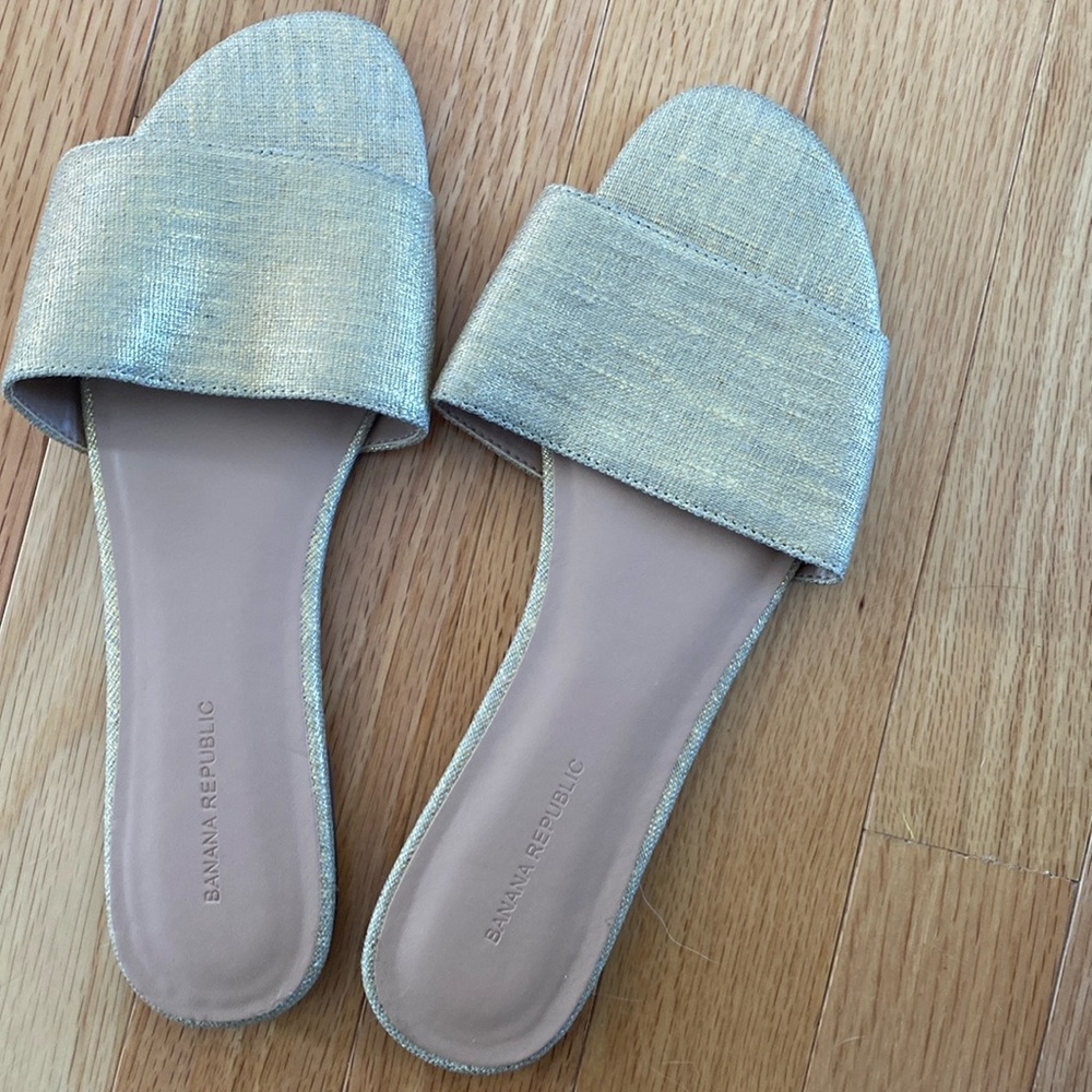 Banana Republic gold slip on sandals